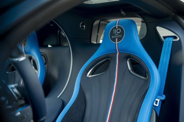 vozy-bugatti-a-barevny-karbon.jpg