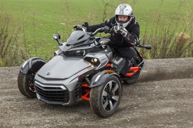 trikolky-pres-rucku.jpg