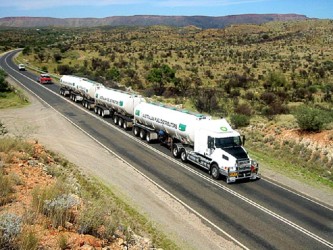 6-navesu-s-cisternami-australie.jpg