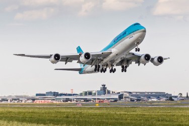 747-jumbo-na-vodu-vz-lety-a-pristani.jpg
