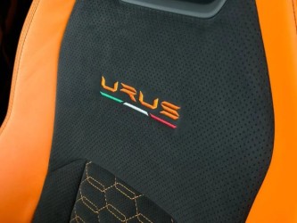 urus-kopir-do-starych-aut-kuba.jpg