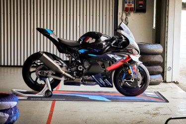 bmw-m-1000-rr-drtic-mezi-superbiky.jpg