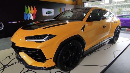 urus-sniz-podvozku-az-na-zem.jpg