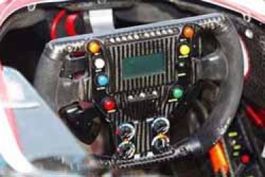 f1-s-televizi-ve-volantu.jpg