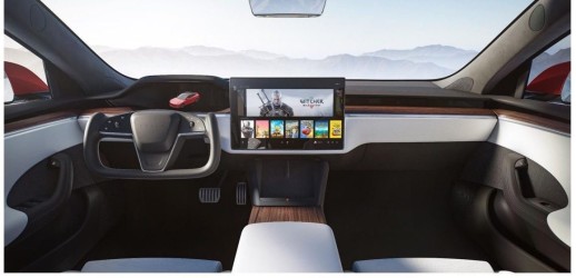tesla-s-plaid-vyziv-na-planete-bugatti.jpg
