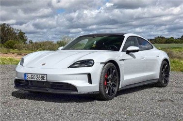 rozvoz-pizzy-taycan-turbo-s-pl-porsche.jpeg