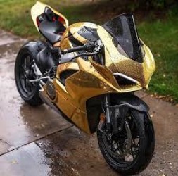 ducati-panigale-heritage-ve-zlate.jpg