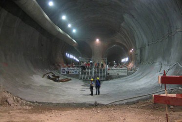 vrtani-tunelu-s-transformery.jpg